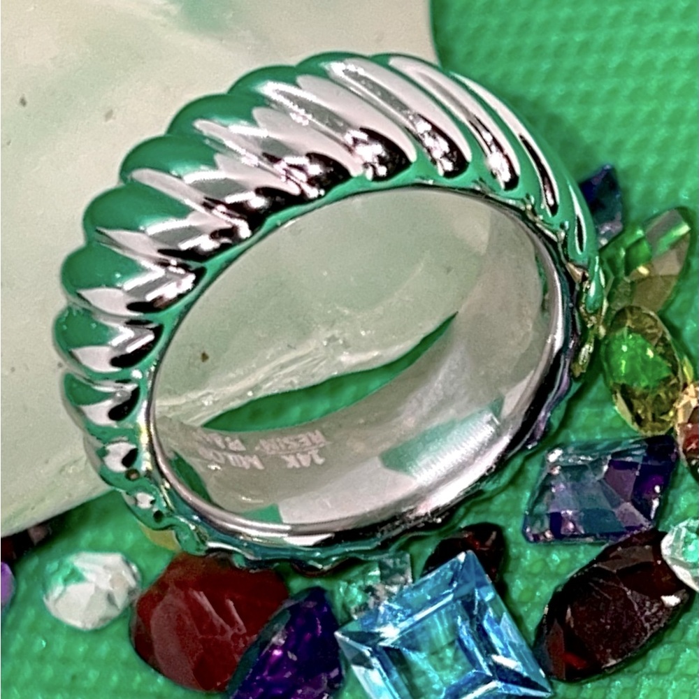 14K White Gold Milor Italy Ribbed Form Filled Resin Ring